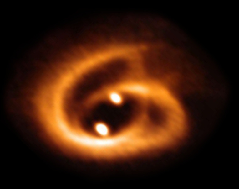 BHB2007 binary star system forming